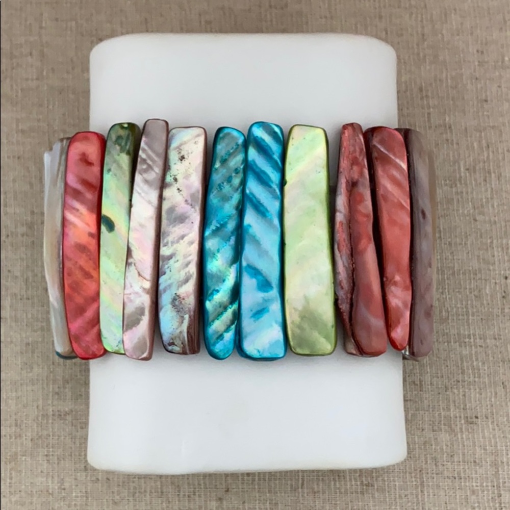 Beautiful Multicolored Shell Stretch Bracelet - image 3